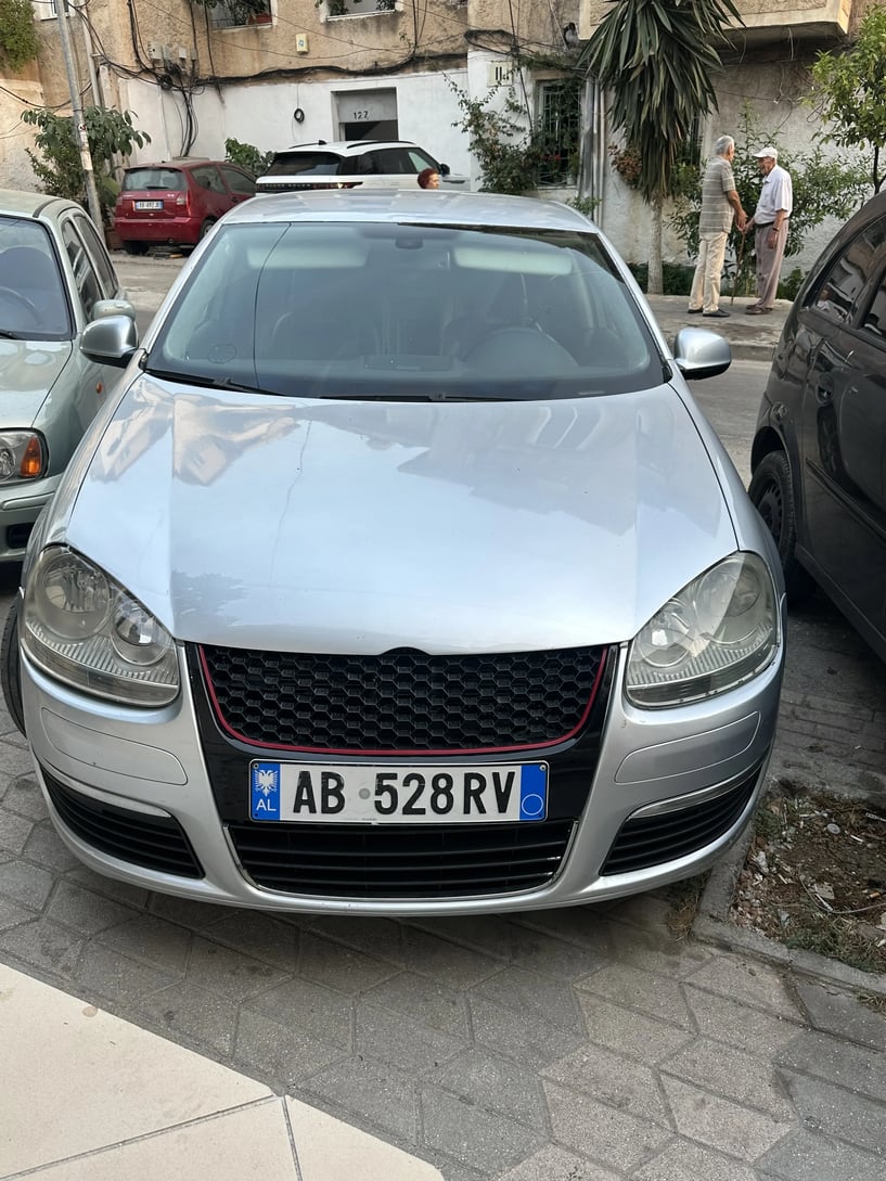 Rent a car in Sarandë