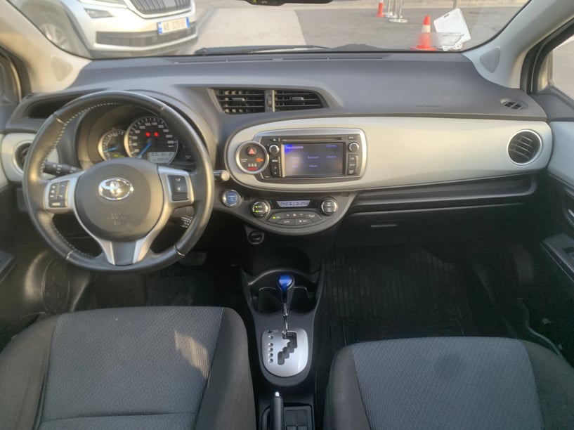 Noleggia un'auto a Tirana