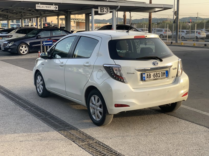 Noleggia un'auto a Tirana