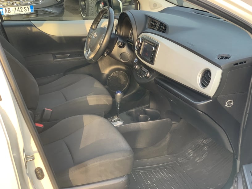 Noleggia un'auto a Tirana