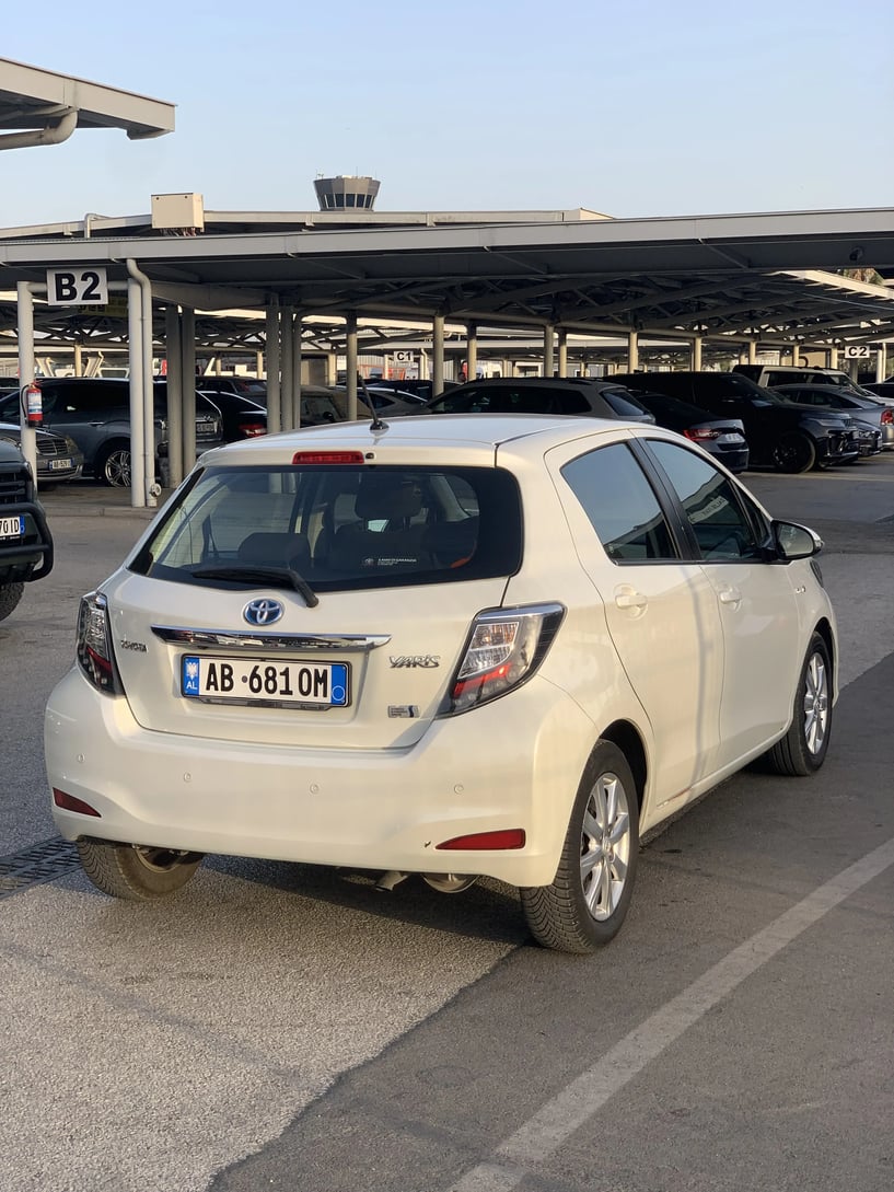 Noleggia un'auto a Tirana