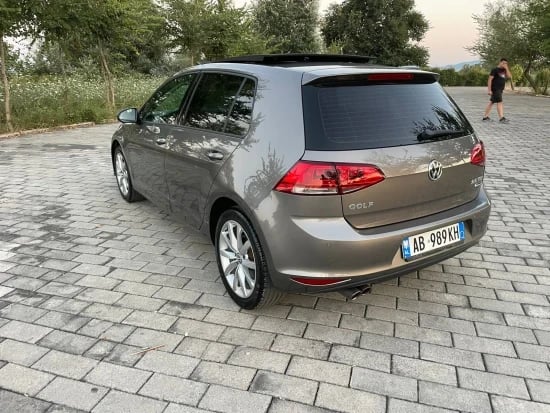 Alquila un coche en Tirana