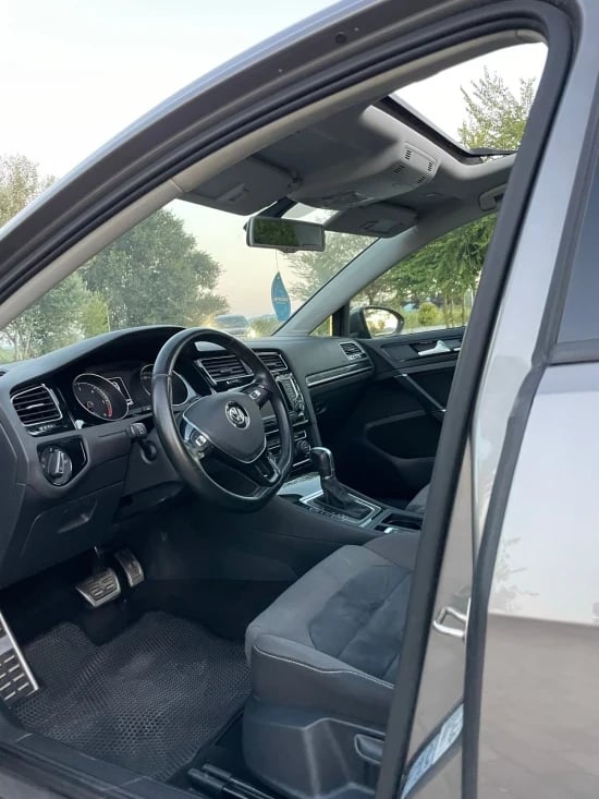 Alquila un coche en Tirana