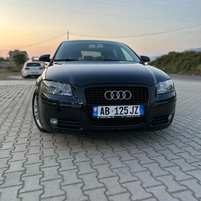 Alquila un coche en Tirana