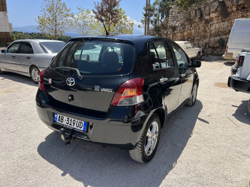 Rent a car in Gjirokastër
