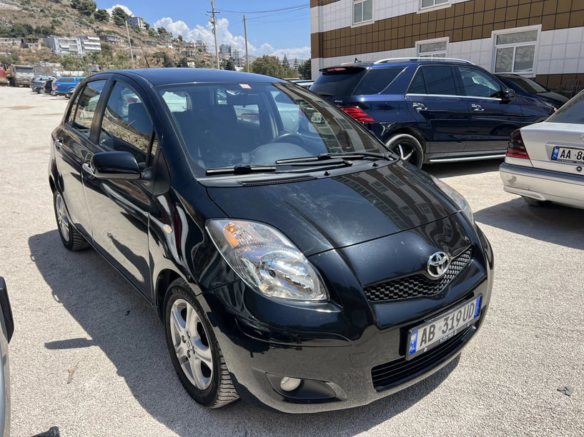 Rent a car in Gjirokastër