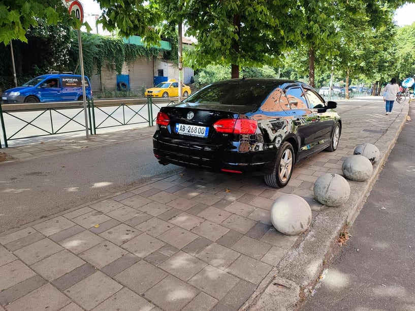 Noleggia un'auto a Tirana