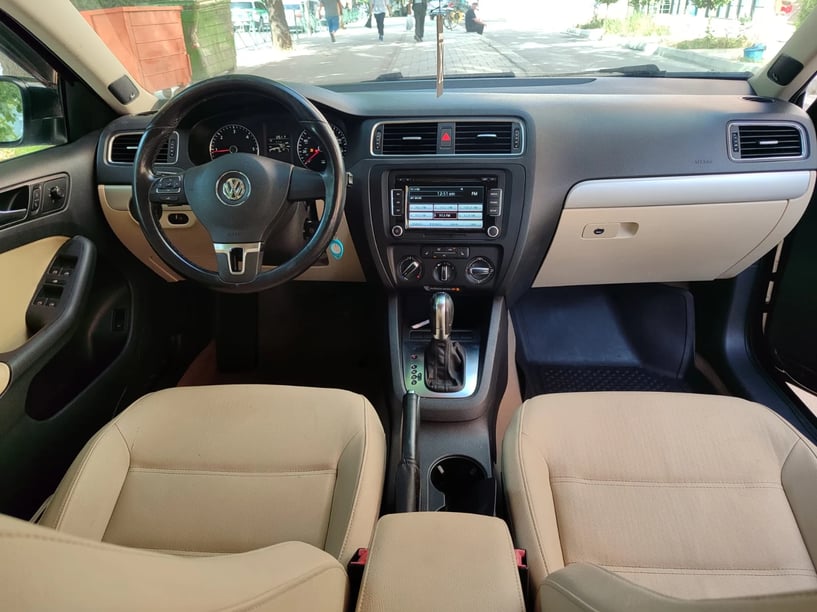 Noleggia un'auto a Tirana