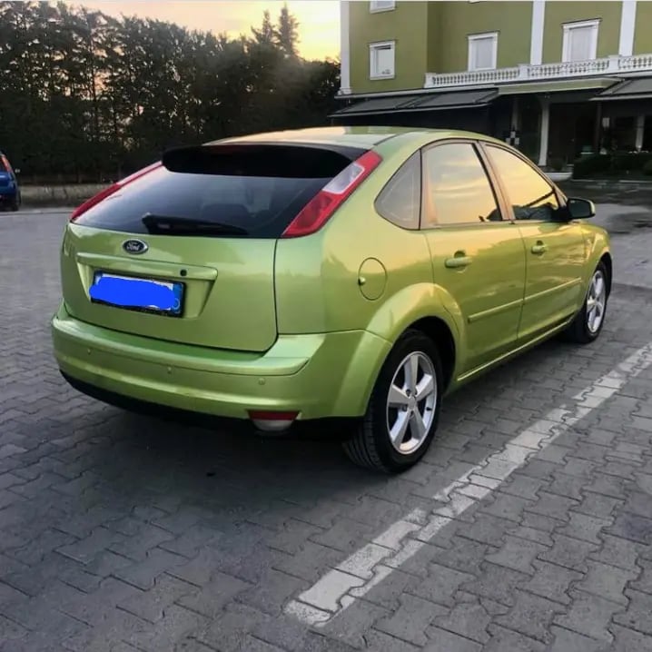 Merrni me qira një makinë në Tirana
