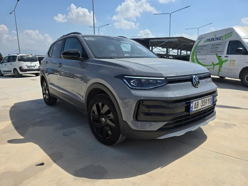 Noleggia un'auto a Tirana