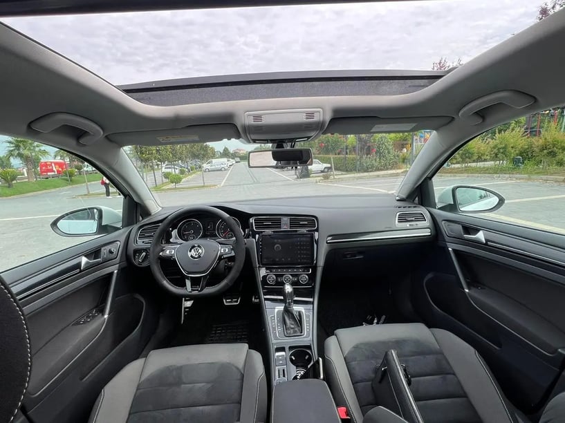 Wynajmij samochód w Tirana