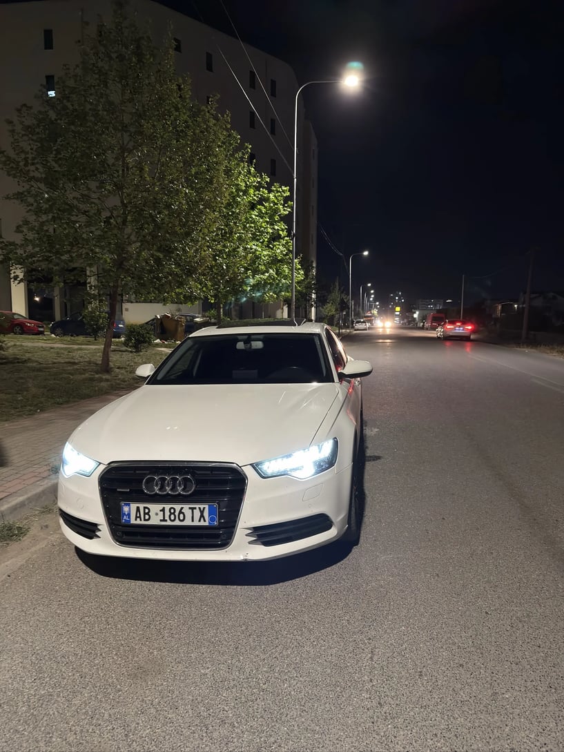 Alquila un coche en Tirana