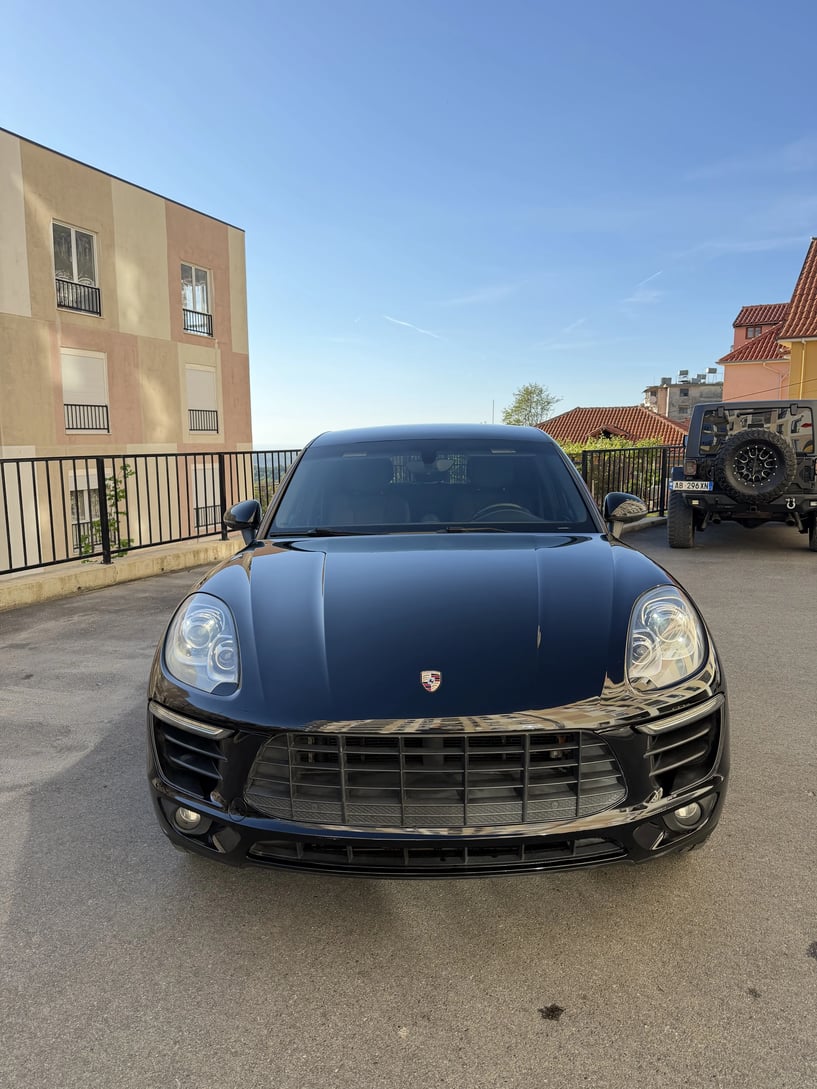 Alquila un coche en Tirana