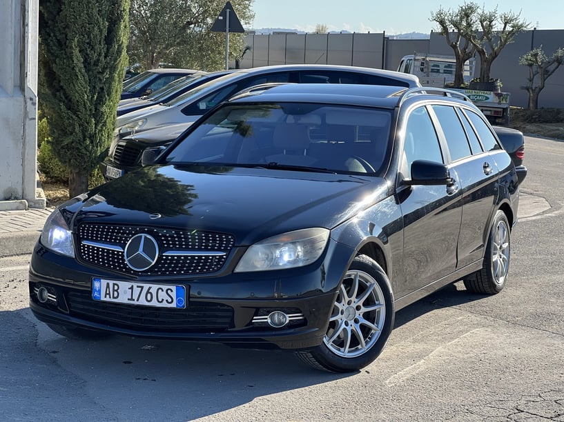 Noleggia un'auto a Durrës