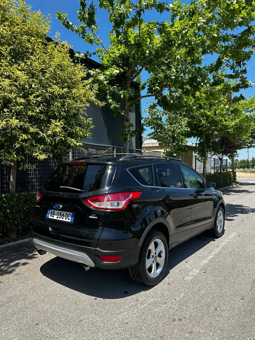 Noleggia un'auto a Tirana