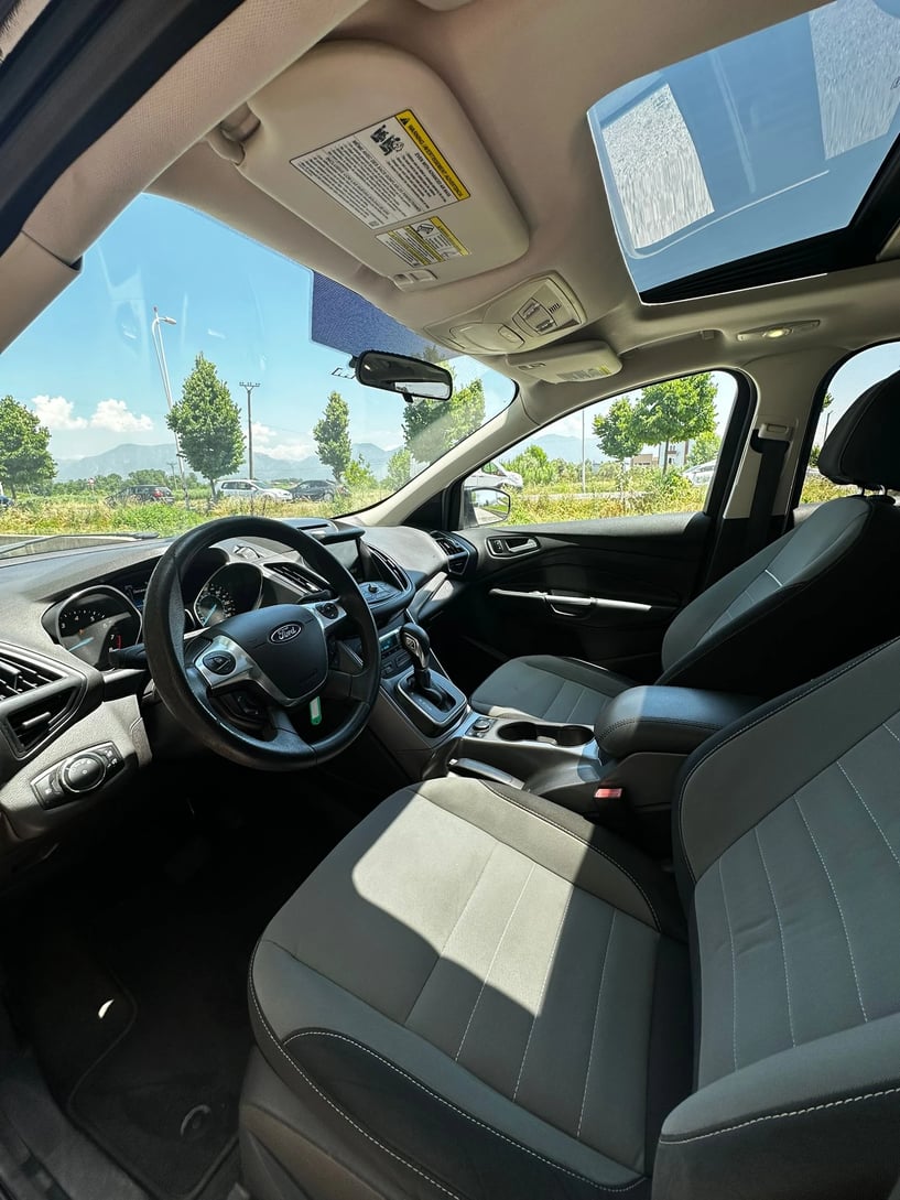 Noleggia un'auto a Tirana