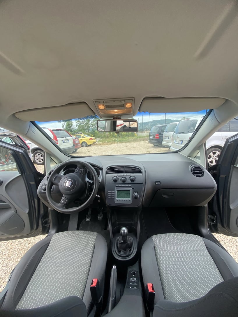 Noleggia un'auto a Tirana