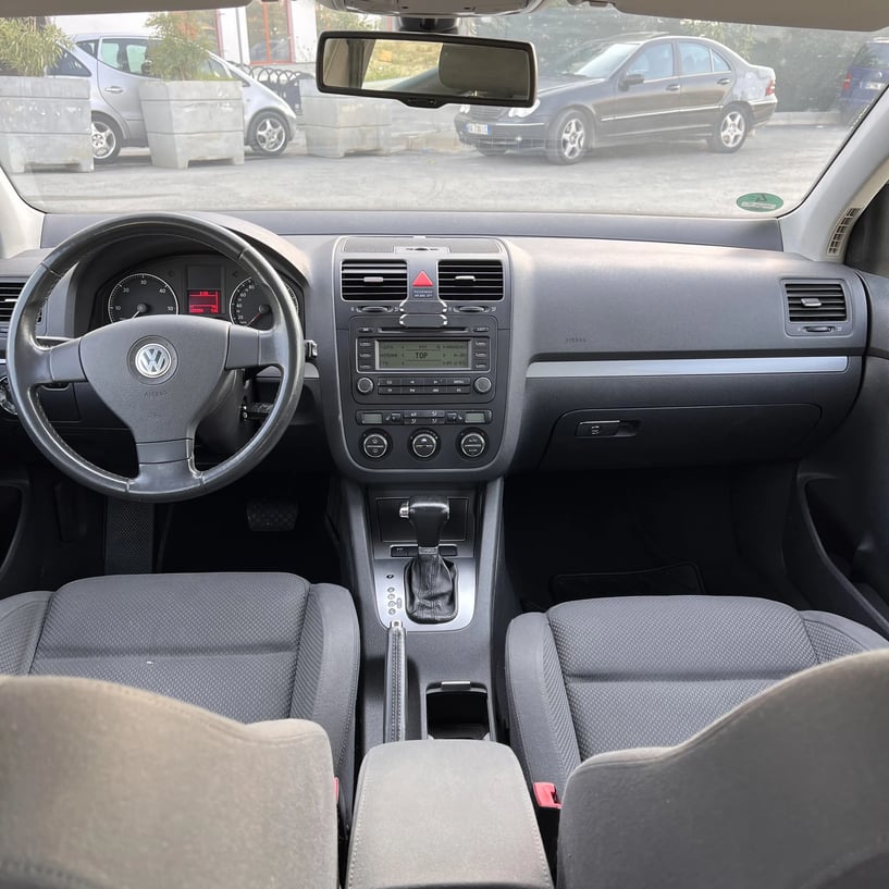 Wynajmij samochód w Tirana