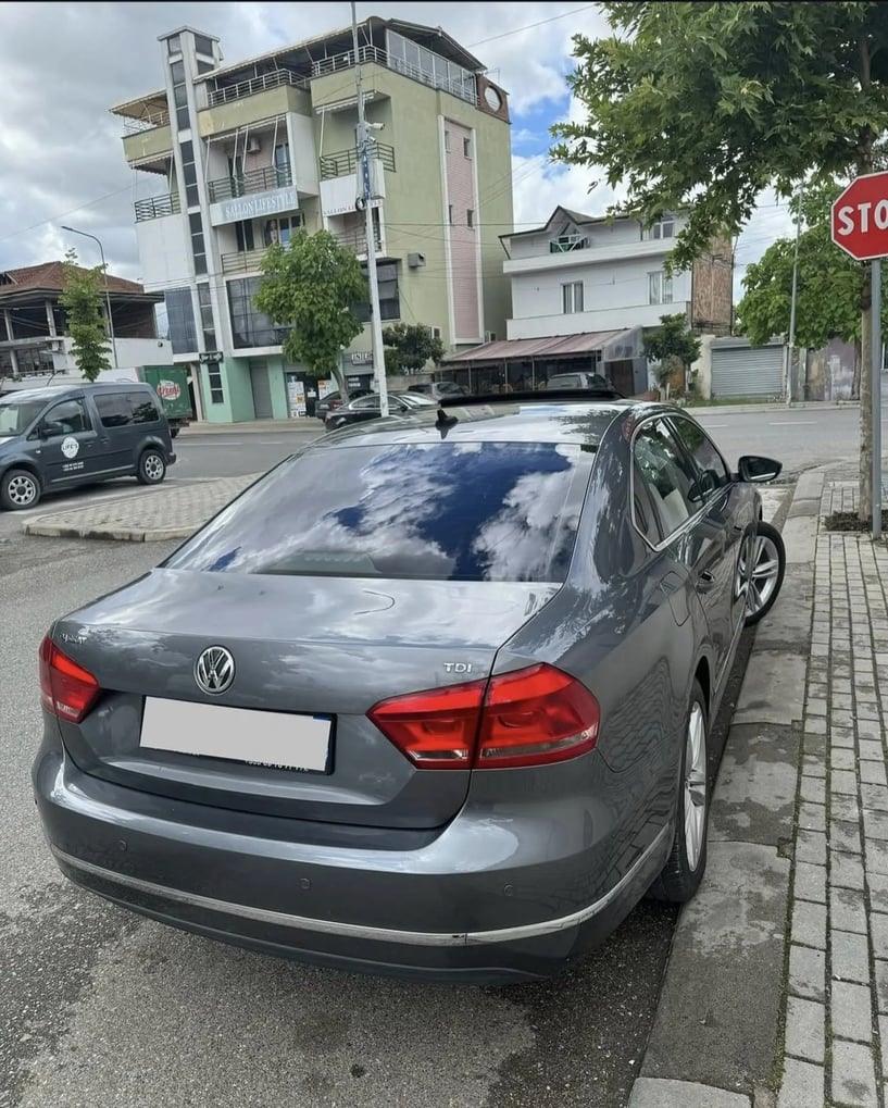 Merrni me qira një makinë në Tirana