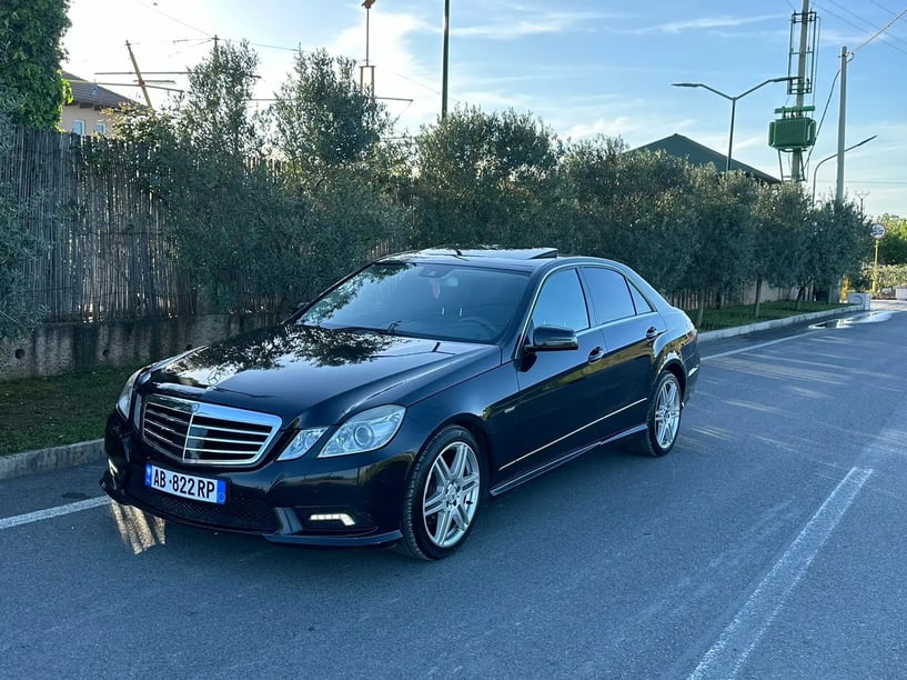 Merrni me qira një makinë në Tirana