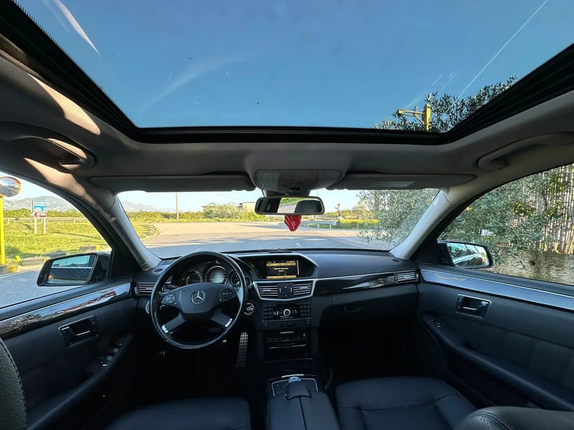 Merrni me qira një makinë në Tirana