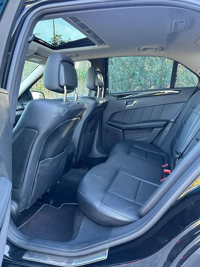 Merrni me qira një makinë në Tirana