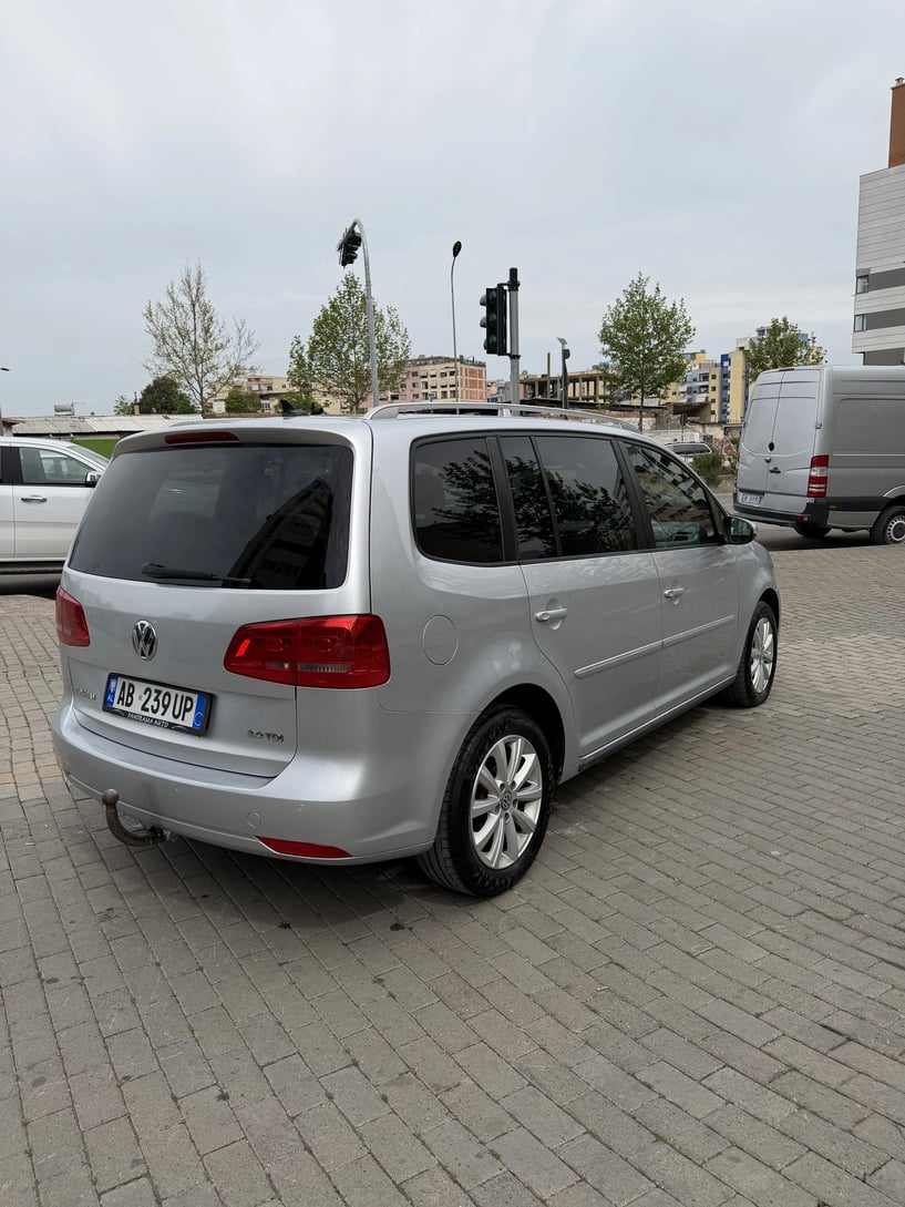 Alquila un coche en Tirana