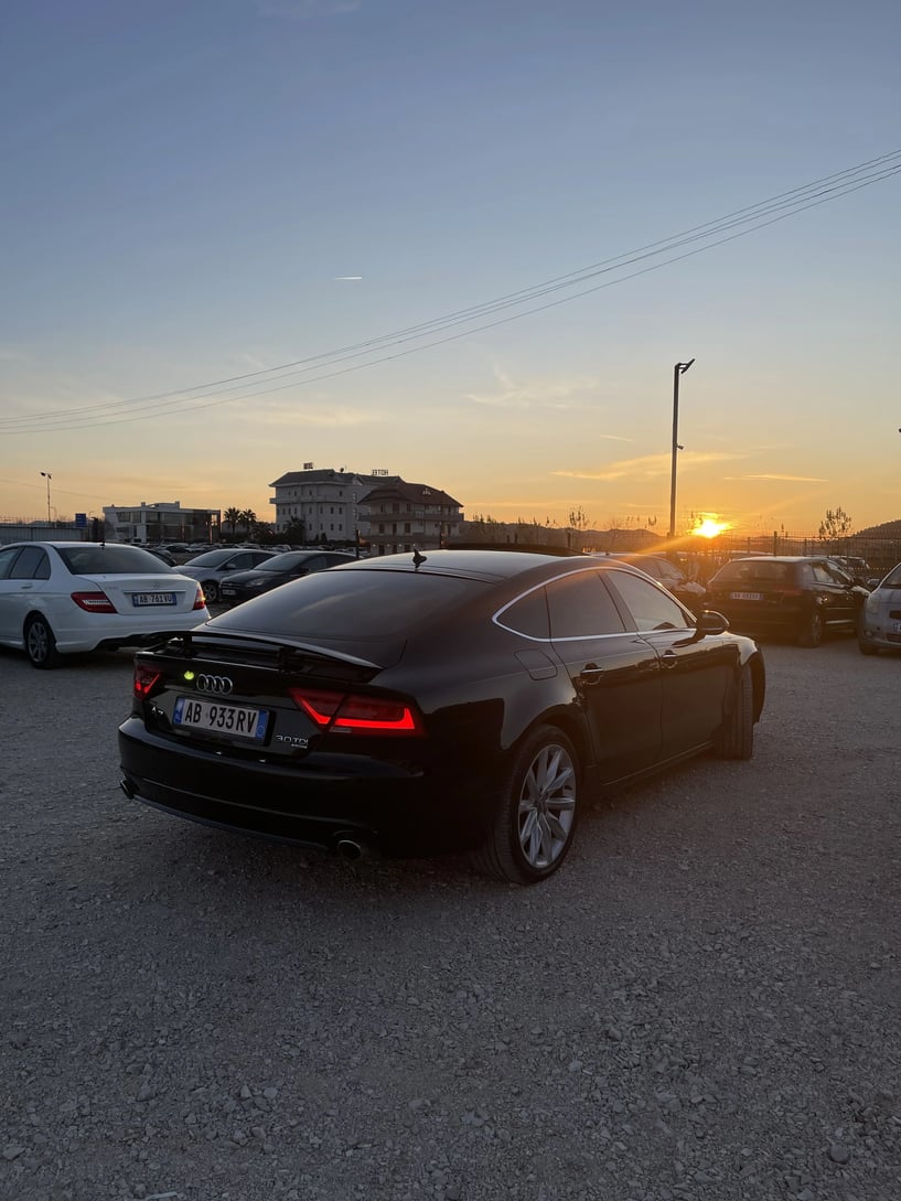 Wynajmij samochód w Tirana