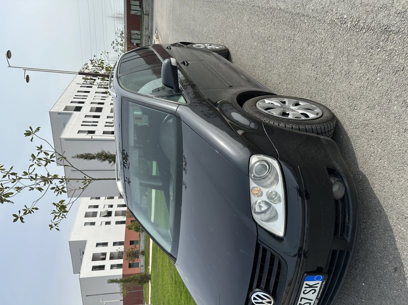 Noleggia un'auto a Tirana