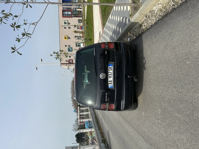 Noleggia un'auto a Tirana