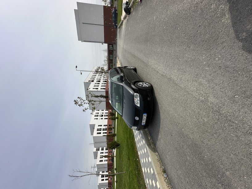 Noleggia un'auto a Tirana