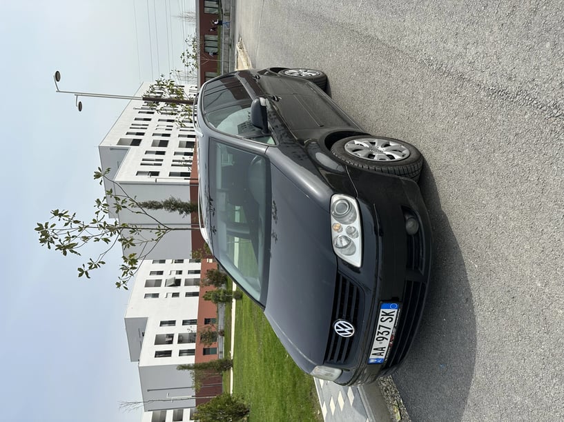 Noleggia un'auto a Tirana