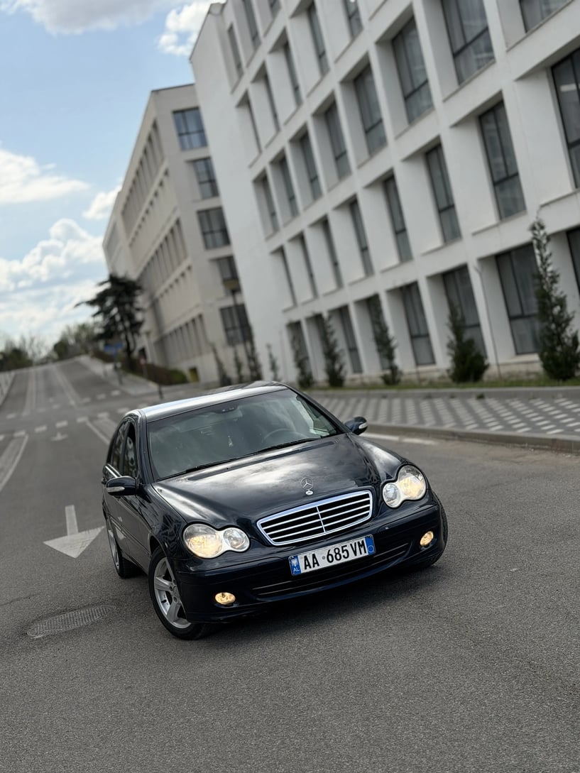 Louer une voiture à Tirana