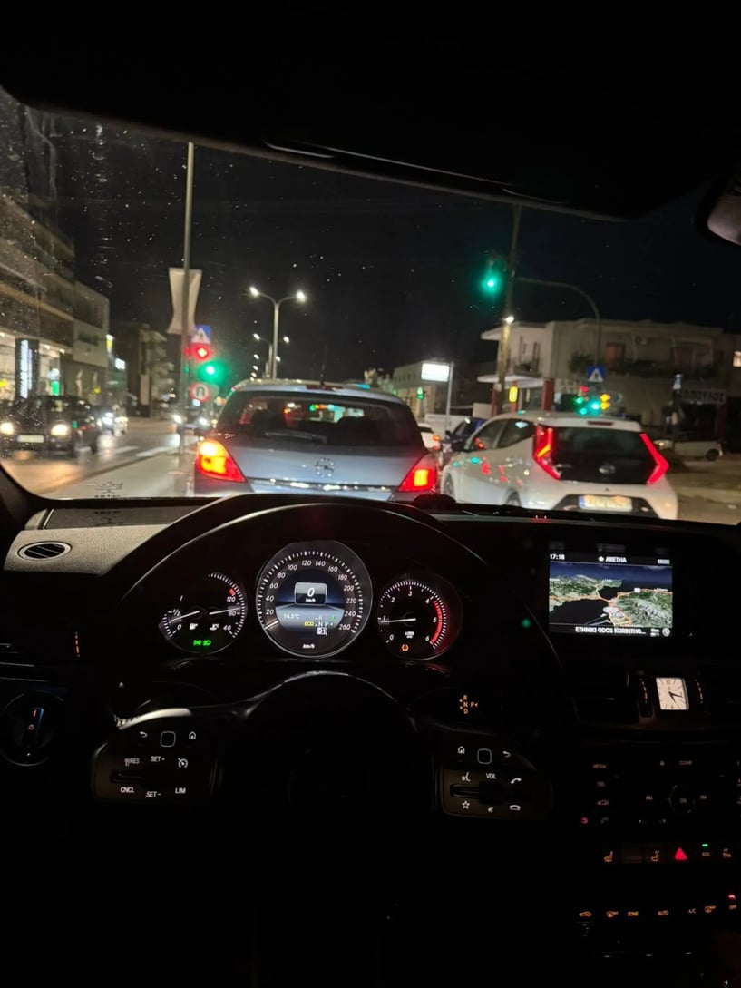 Noleggia un'auto a Vlorë