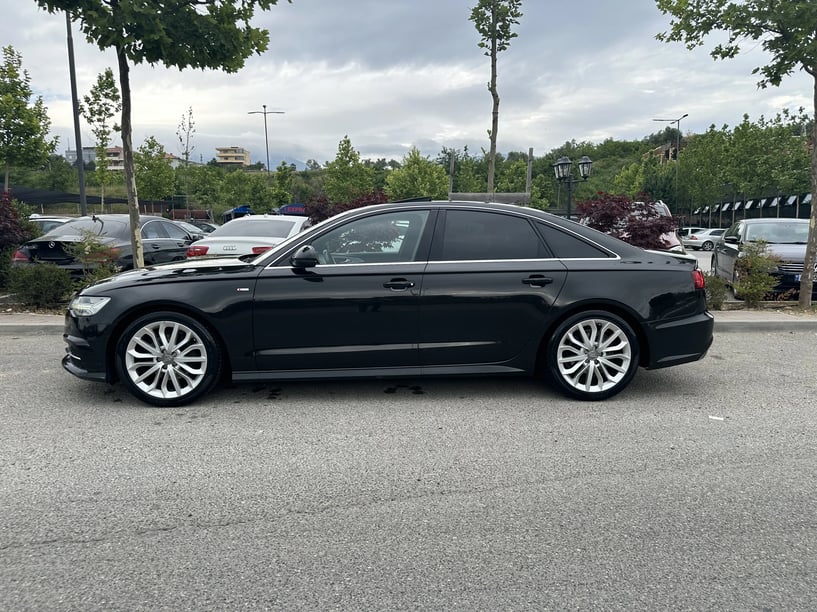 Merrni me qira një makinë në Tirana