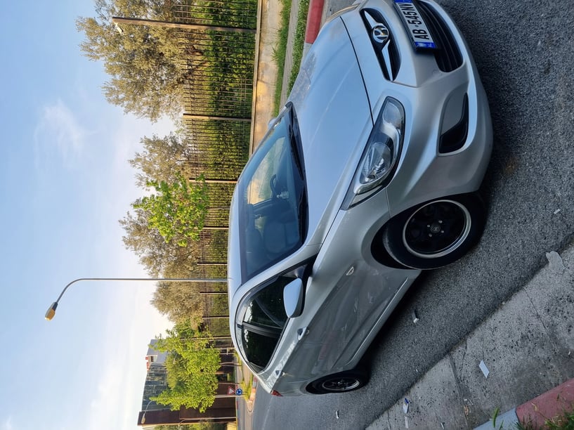 Noleggia un'auto a Tirana