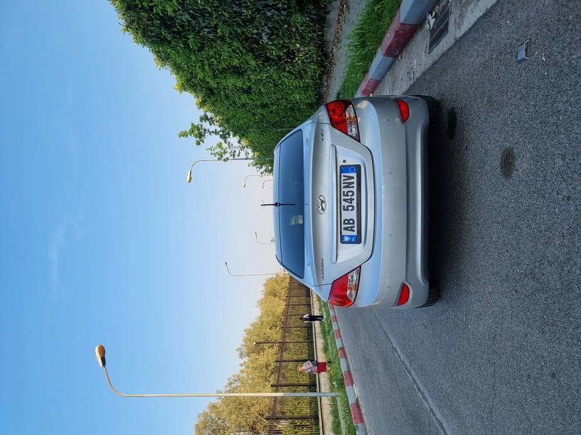 Noleggia un'auto a Tirana