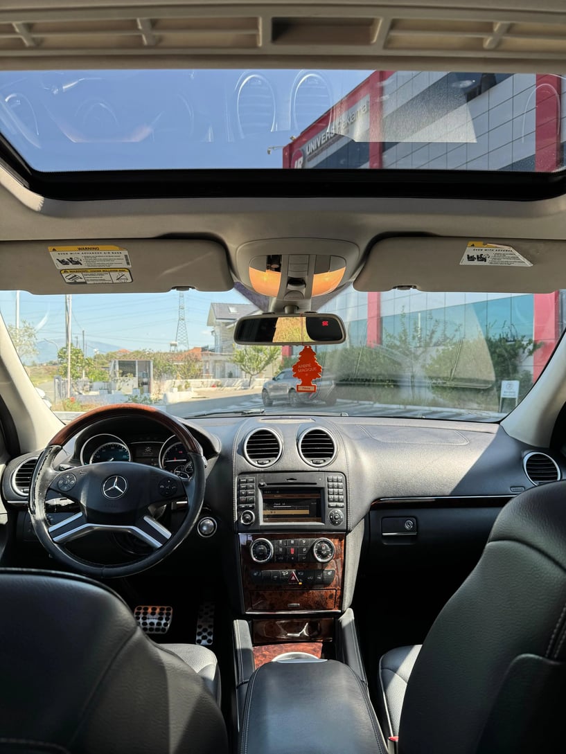Noleggia un'auto a Tirana