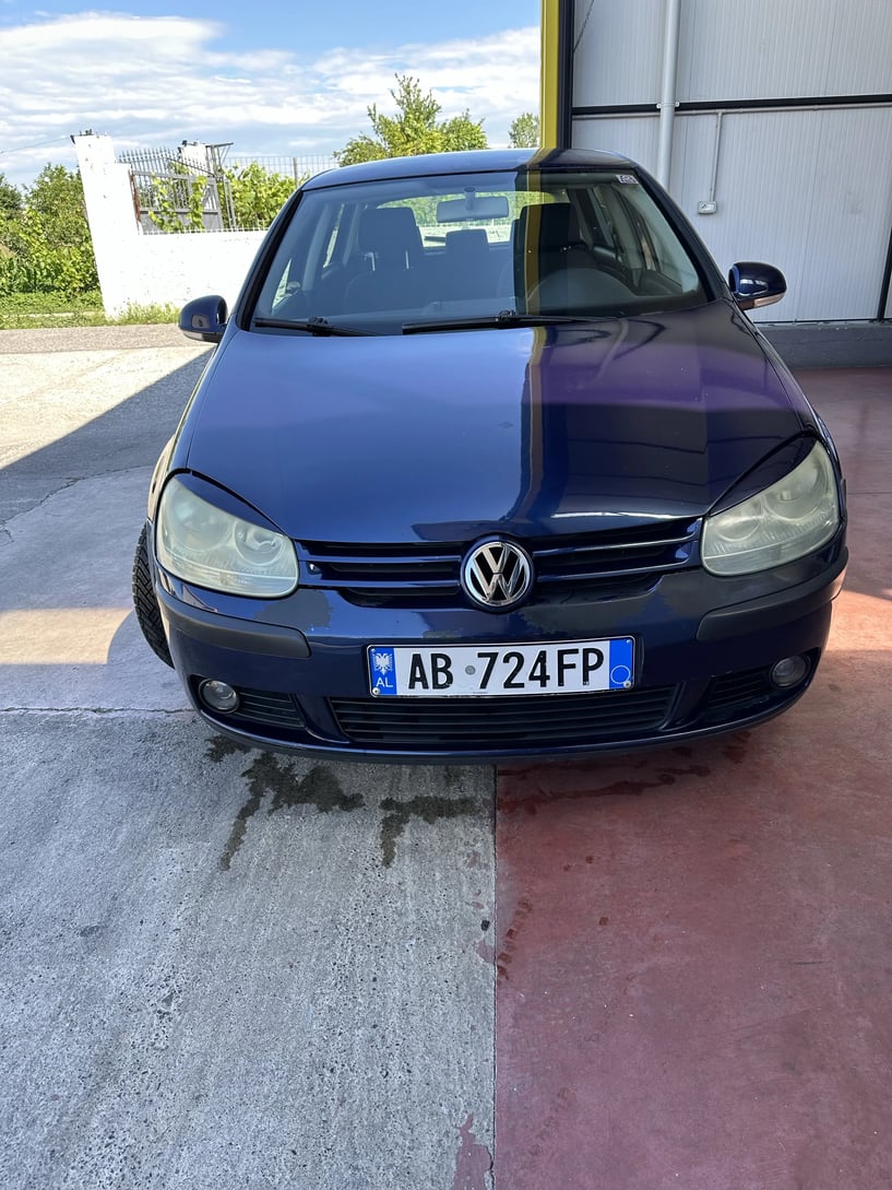 Alquila un coche en Tirana