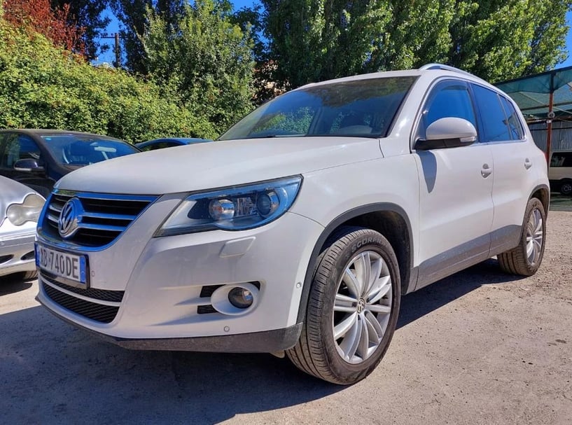 Noleggia un'auto a Tirana