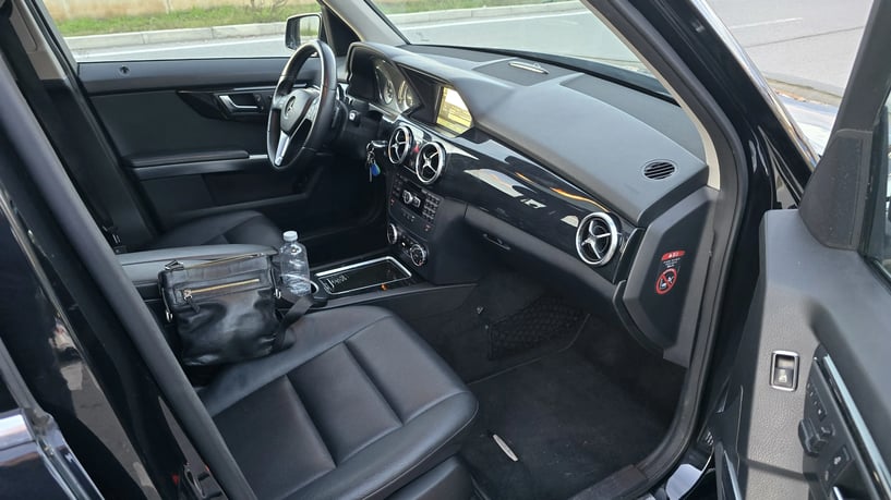 Noleggia un'auto a Tirana