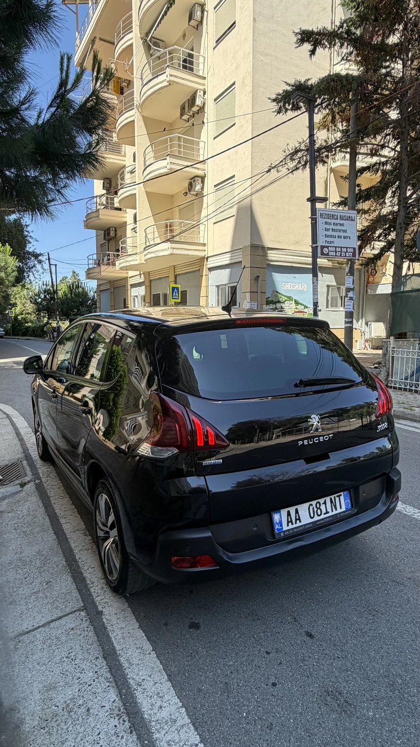 Noleggia un'auto a Tirana