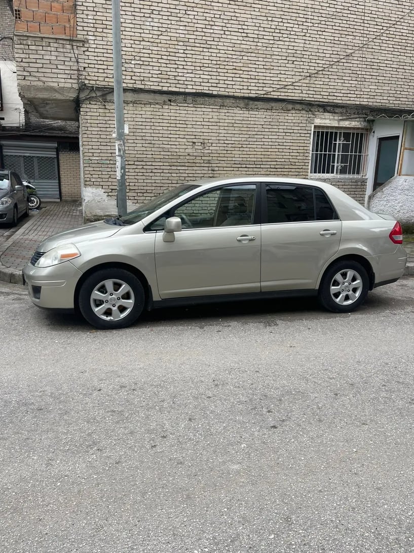 Alquila un coche en Tirana