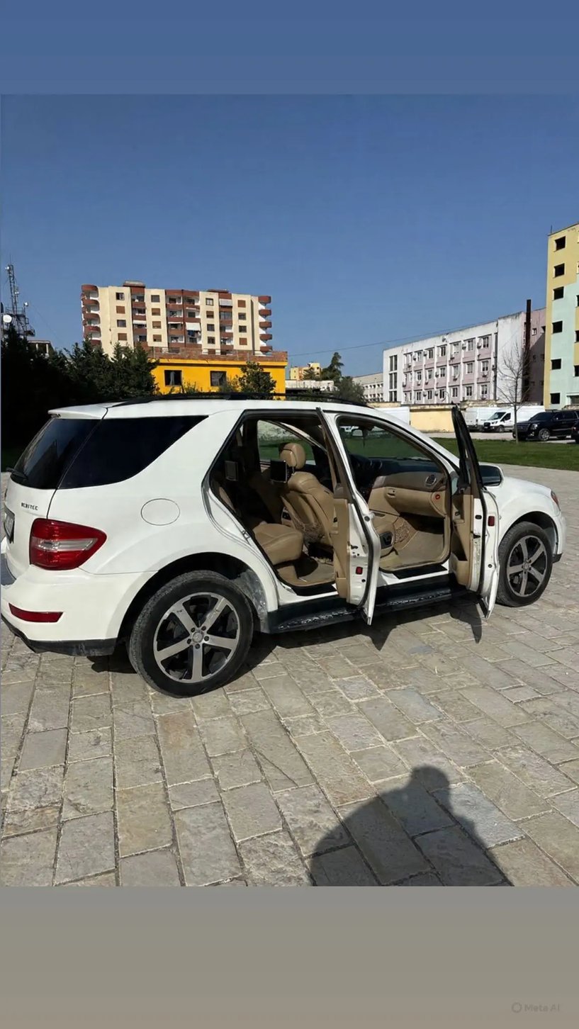 Alquila un coche en Tirana