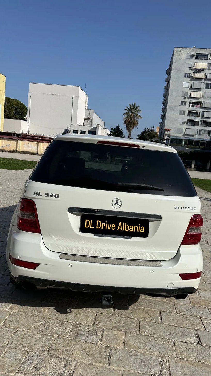 Alquila un coche en Tirana