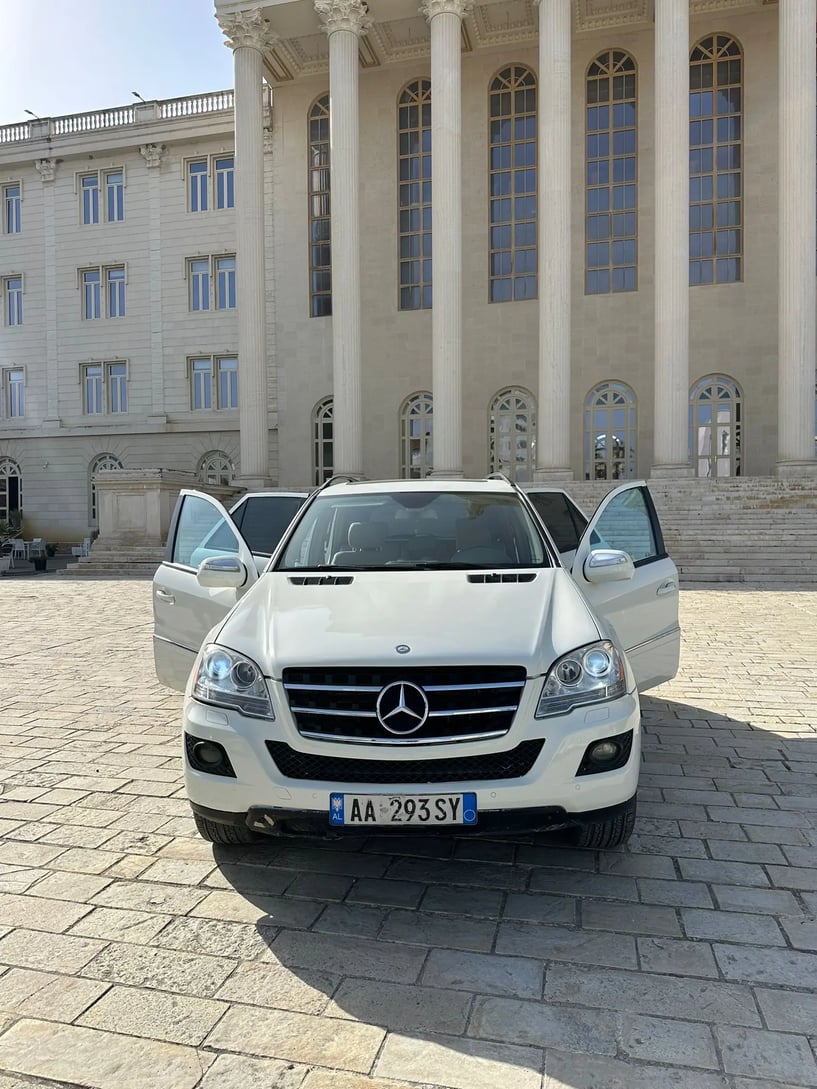 Alquila un coche en Tirana