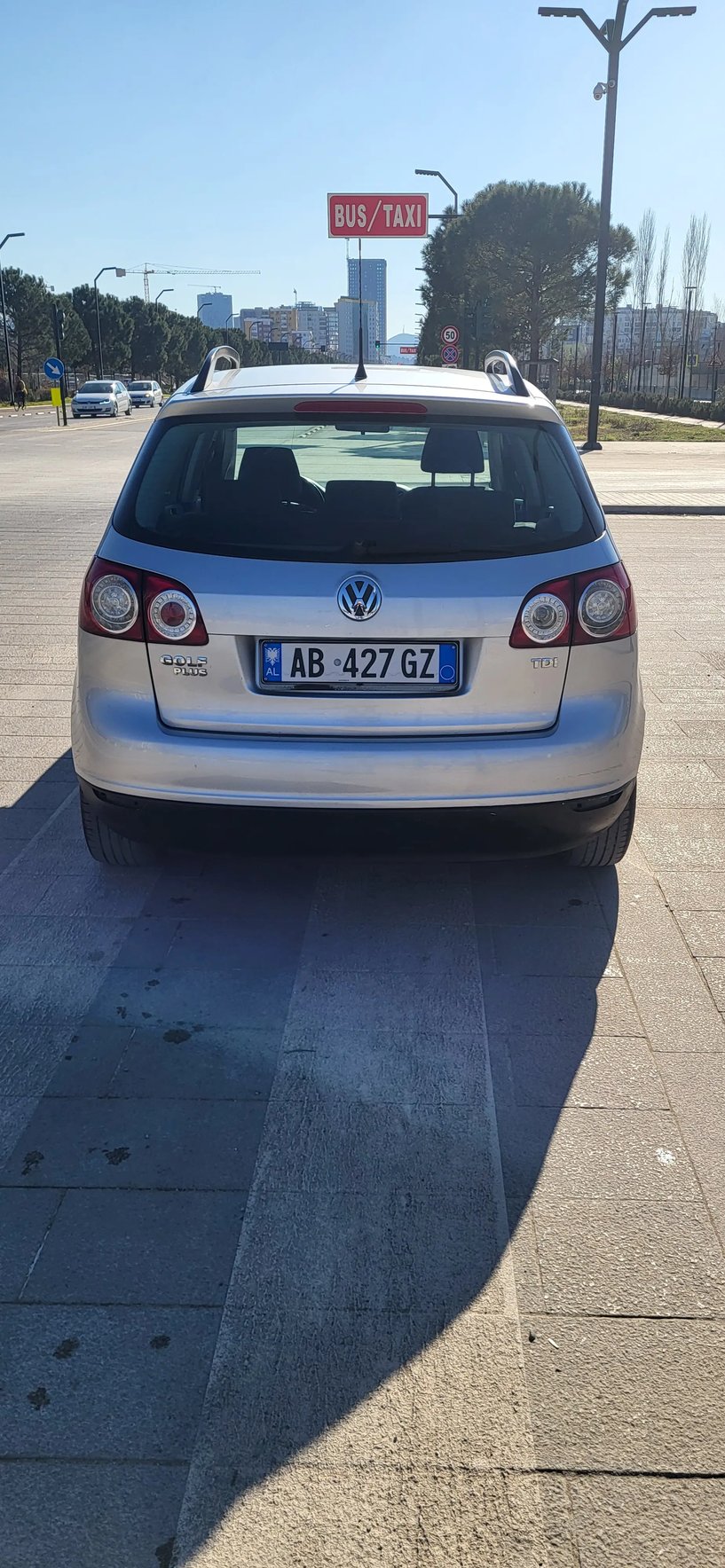 Noleggia un'auto a Tirana