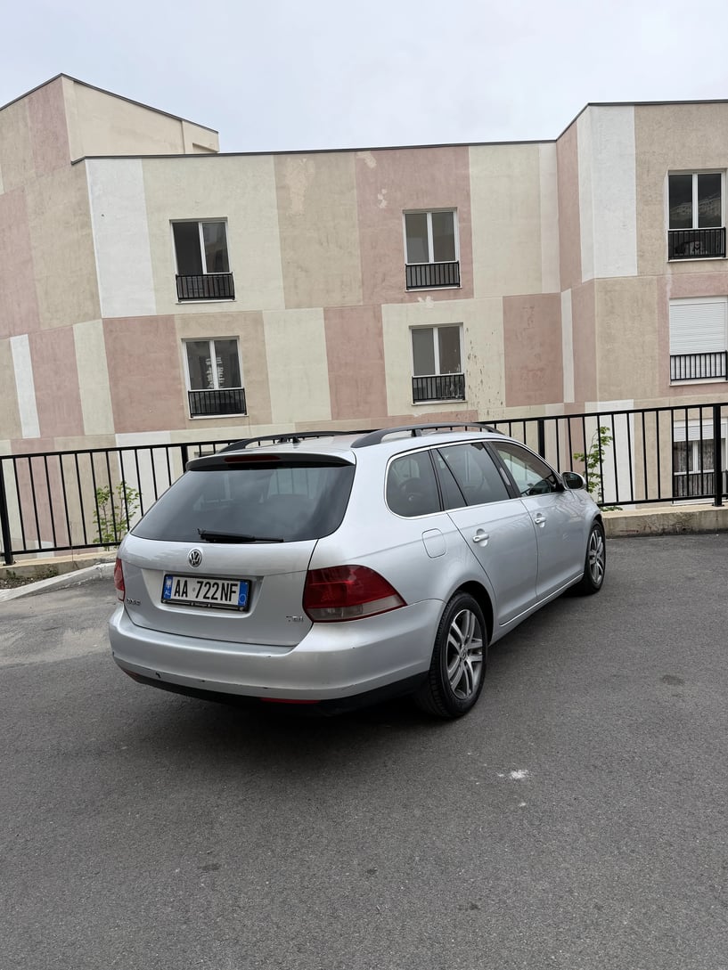 Alquila un coche en Tirana
