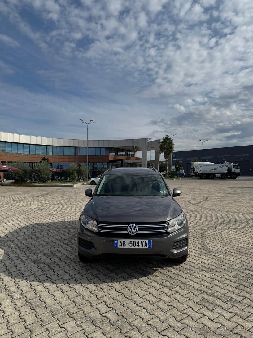 Merrni me qira një makinë në Tirana