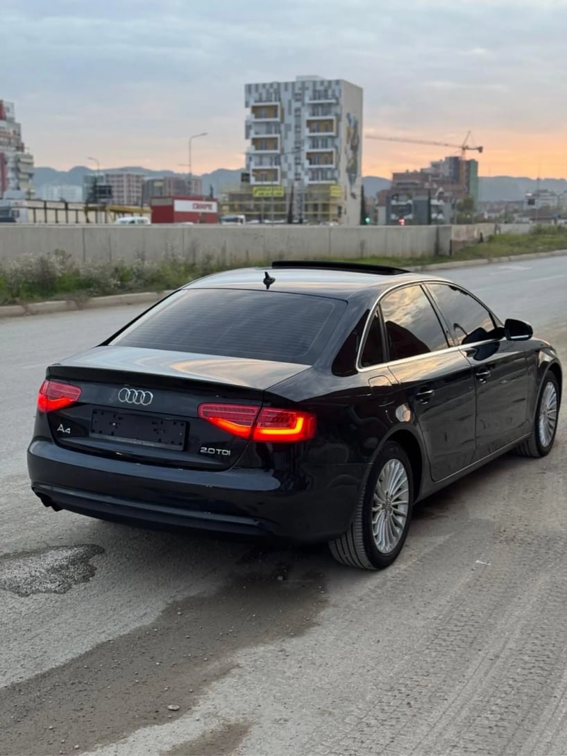 Alquila un coche en Tirana